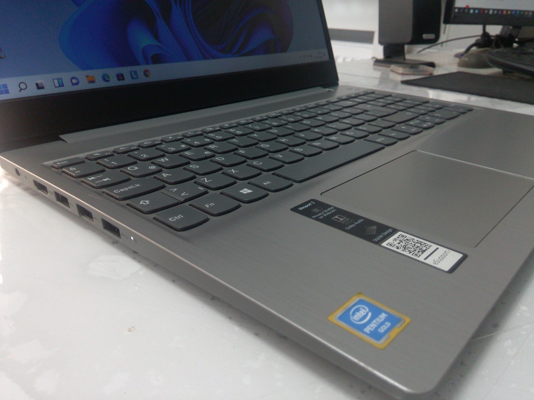 Lenovo IdeaPad 3 Intel Gold 6405U 4GB 128GB SSD Win11 15.6' Laptop